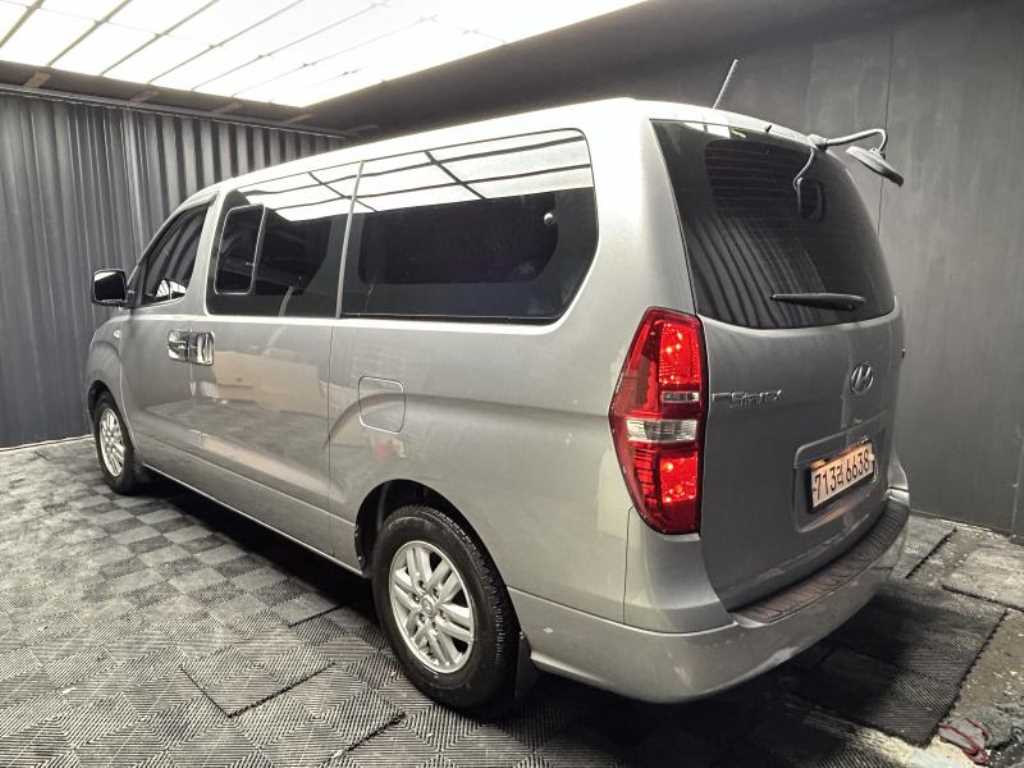 Hyundai Starex — photo 03