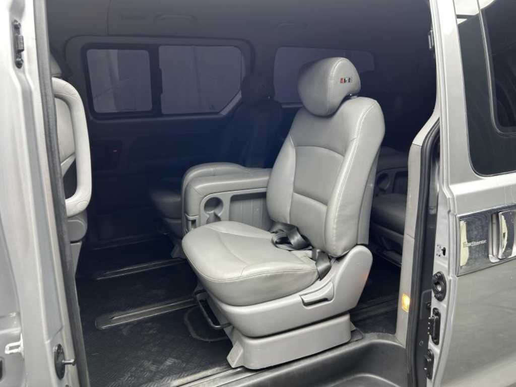 Hyundai Starex — photo 05