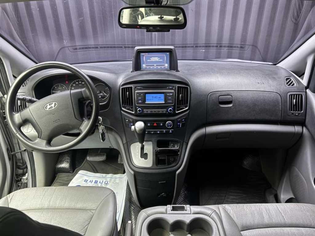 Hyundai Starex — photo 08