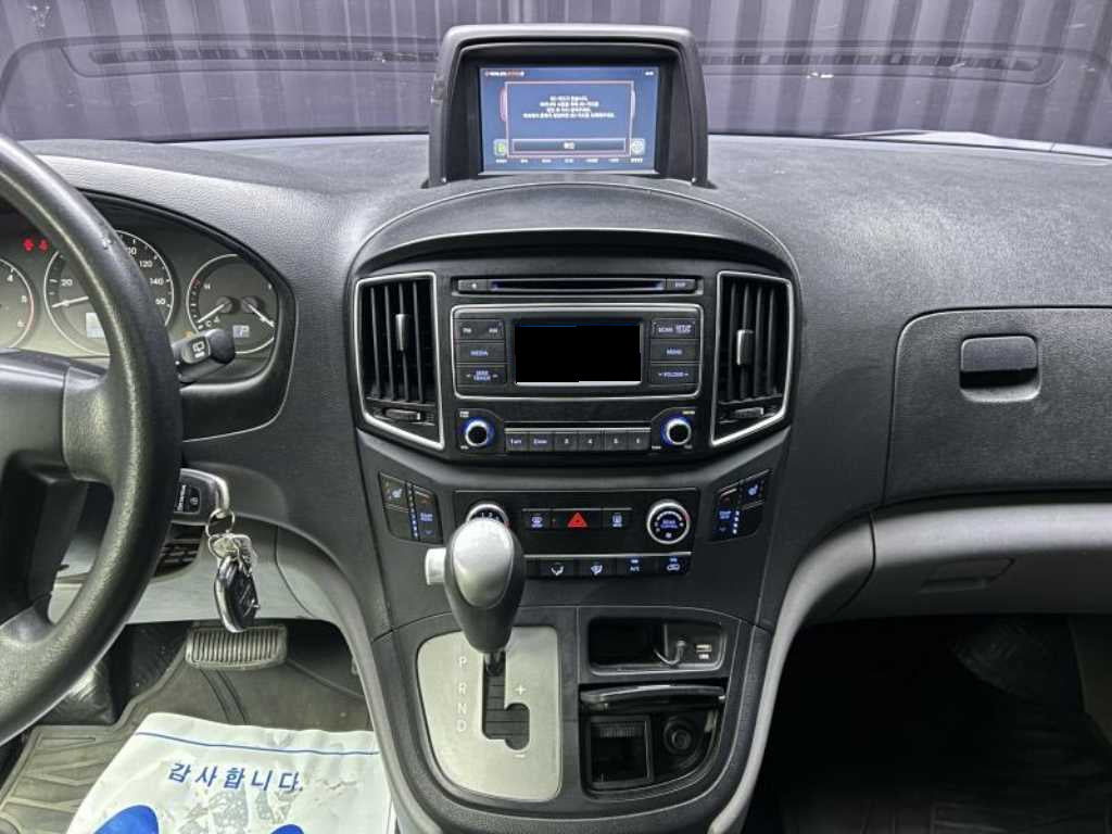 Hyundai Starex — photo 10