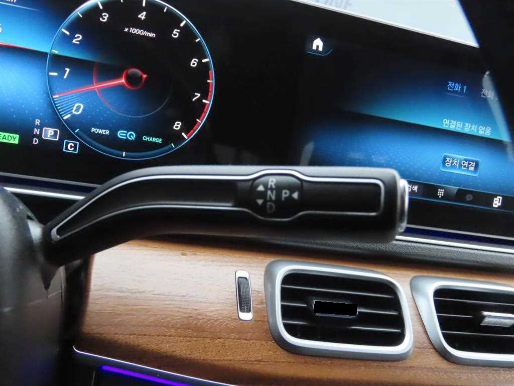Mercedes-Benz GLE-Class — photo 08