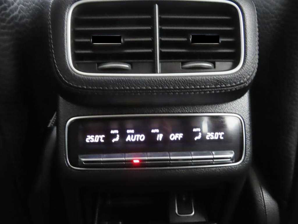 Mercedes-Benz GLE-Class — photo 10