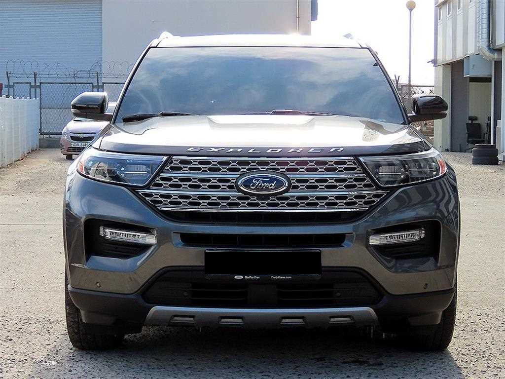 Ford Explorer — photo 01