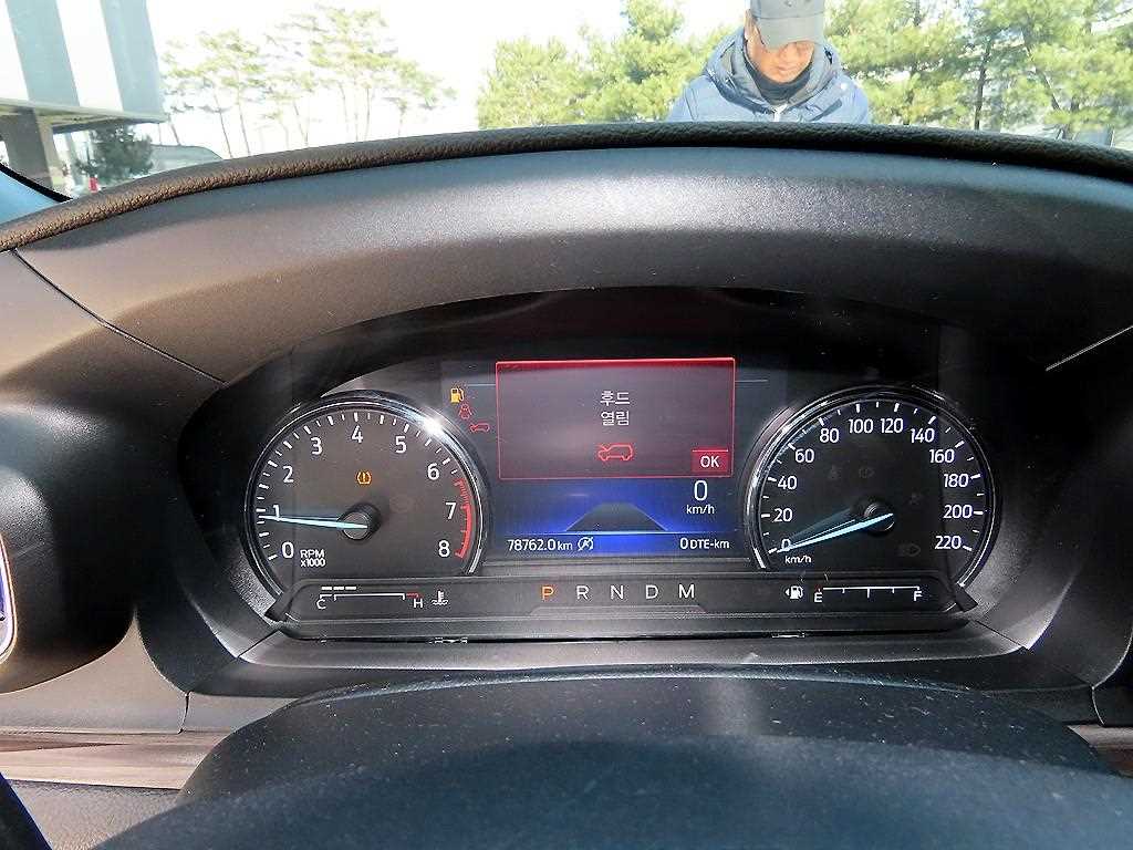 Ford Explorer — photo 09