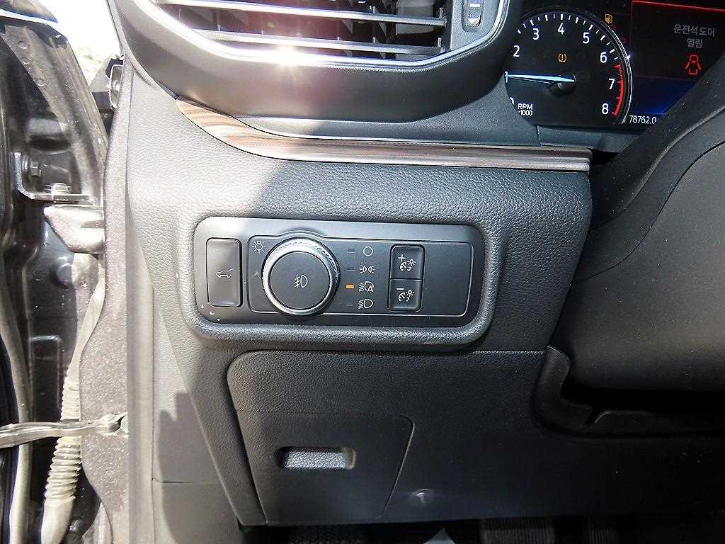 Ford Explorer — photo 12