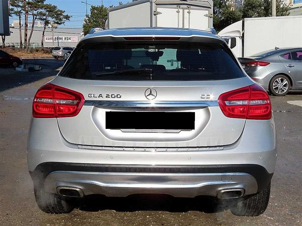 Mercedes-Benz GLA-Class — photo 04