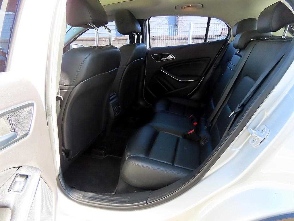 Mercedes-Benz GLA-Class — photo 06