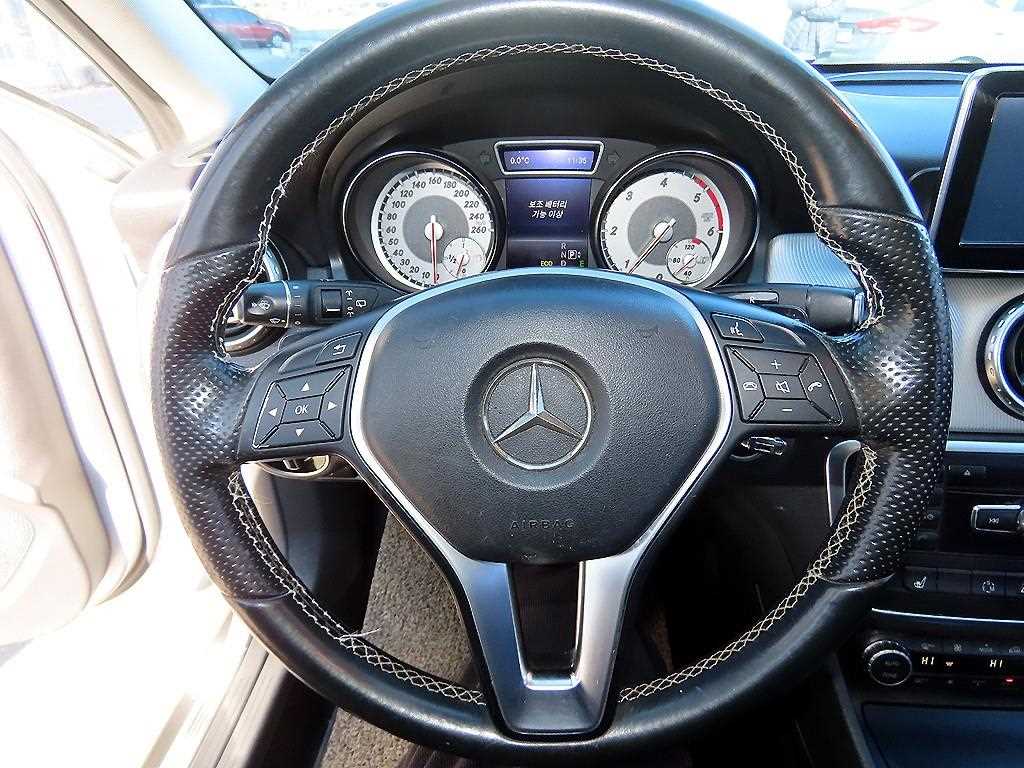 Mercedes-Benz GLA-Class — photo 07