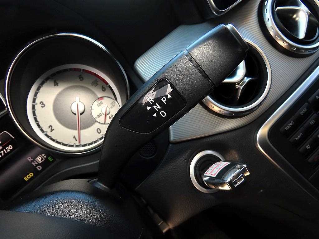 Mercedes-Benz GLA-Class — photo 09