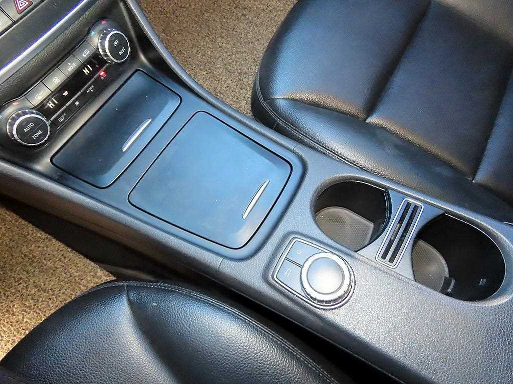 Mercedes-Benz GLA-Class — photo 10