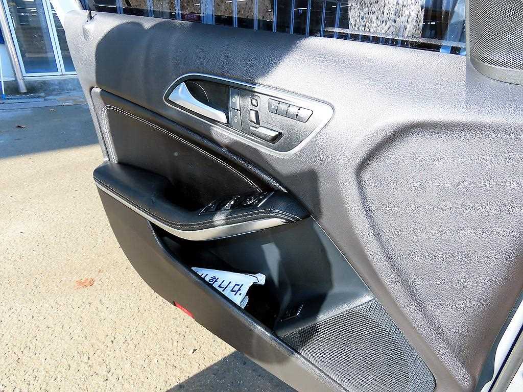 Mercedes-Benz GLA-Class — photo 11