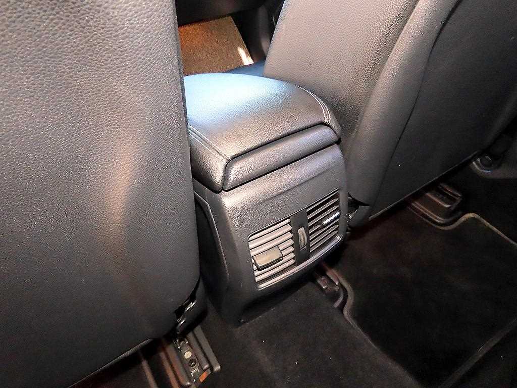 Mercedes-Benz GLA-Class — photo 14