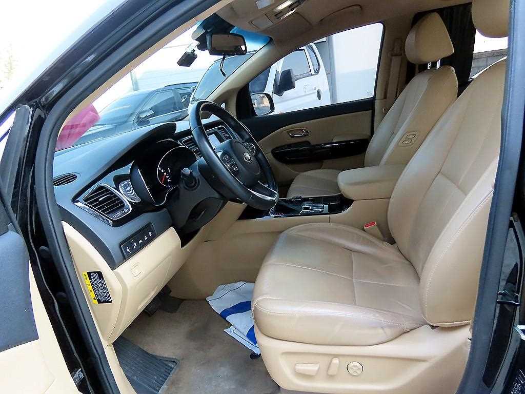 Kia Carnival — photo 05