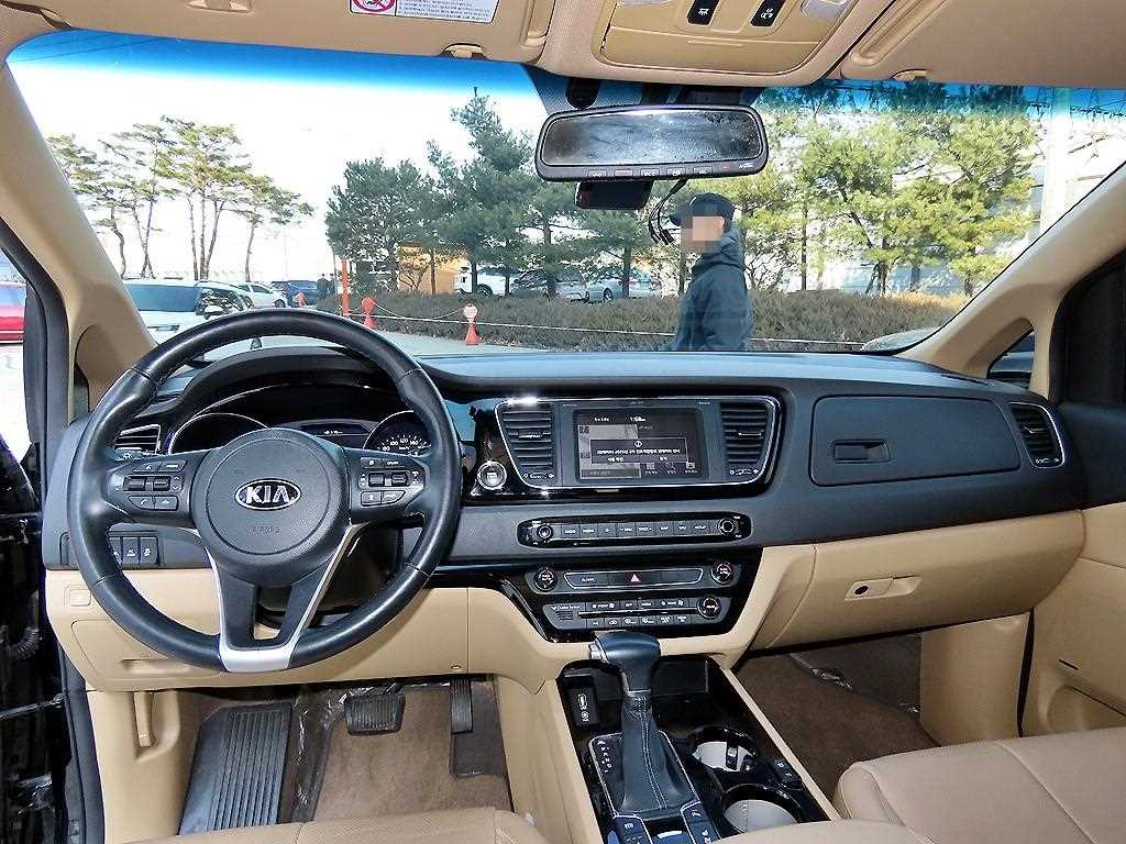 Kia Carnival — photo 07