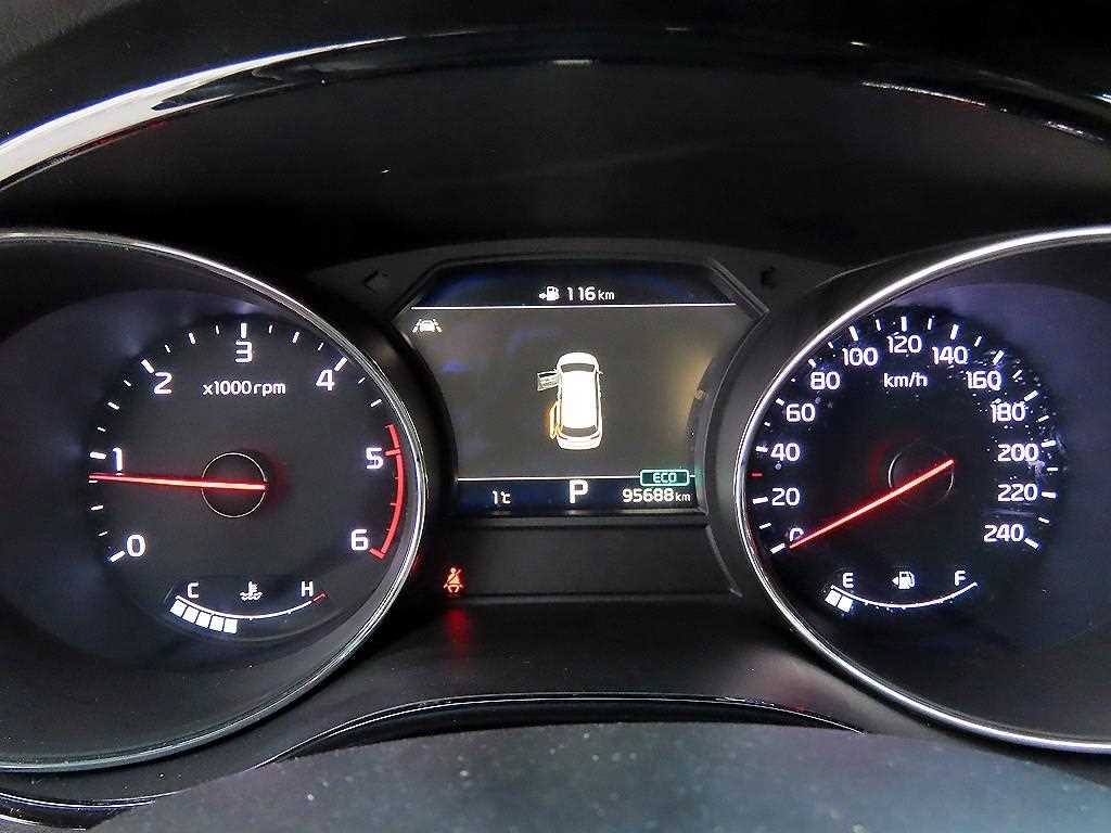 Kia Carnival — photo 09