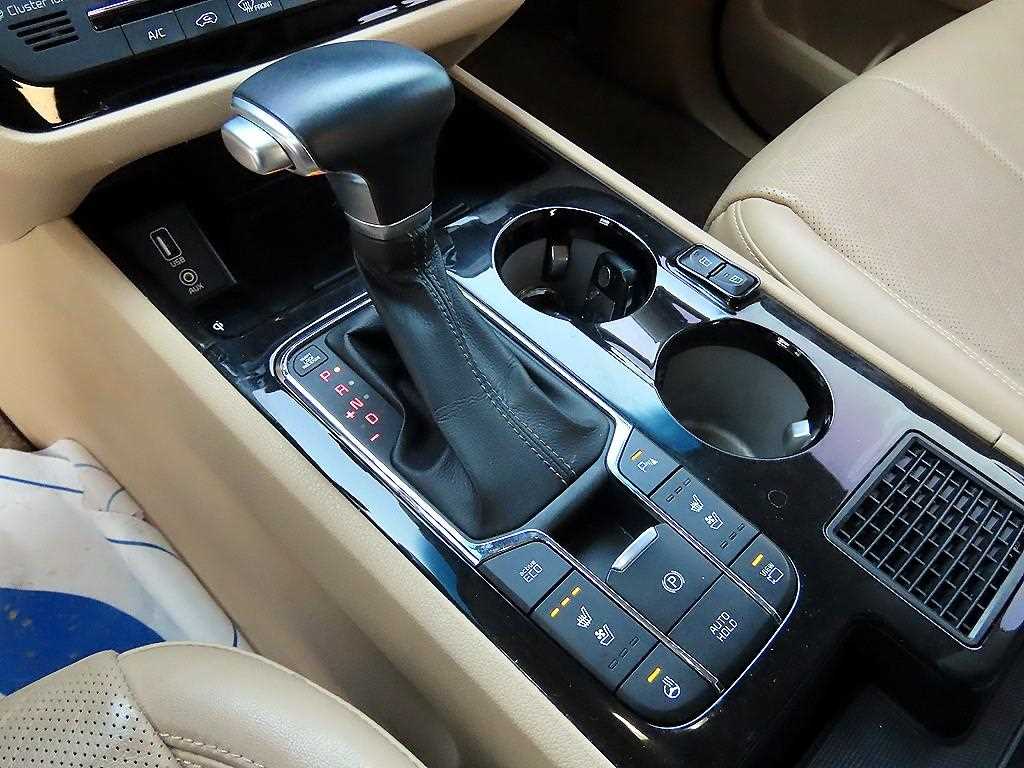 Kia Carnival — photo 10