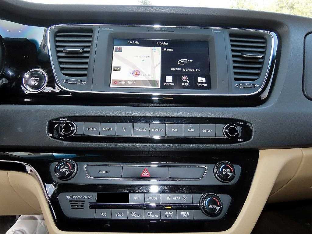 Kia Carnival — photo 13