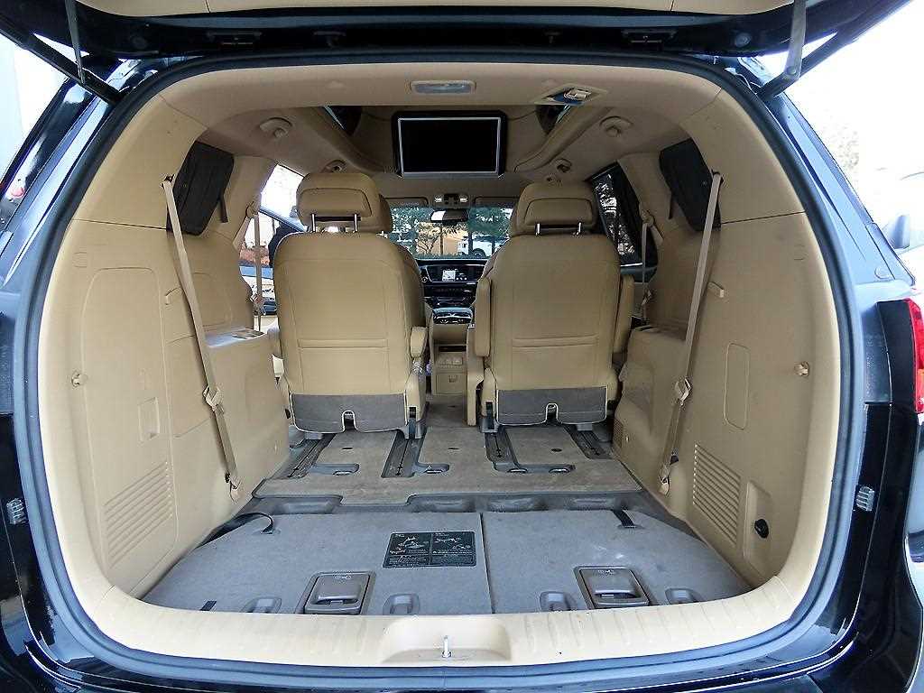 Kia Carnival — photo 16