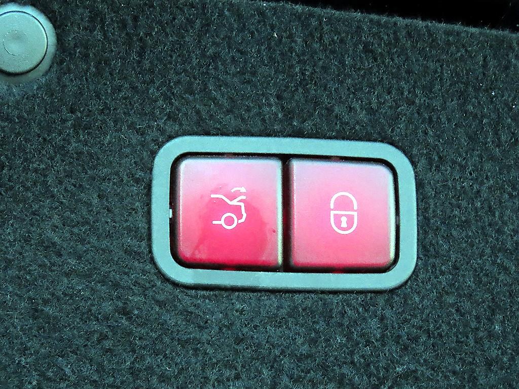Mercedes-Benz S-Class — photo 16