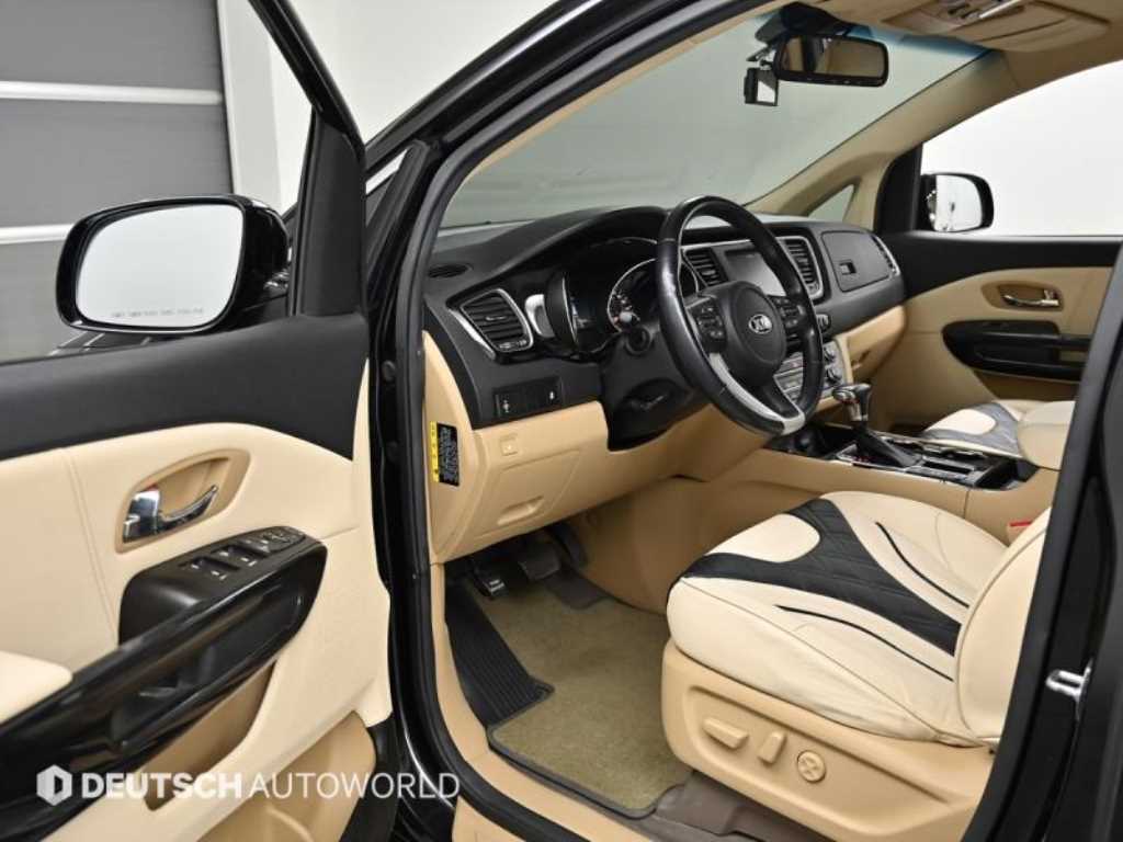 Kia Carnival — photo 14