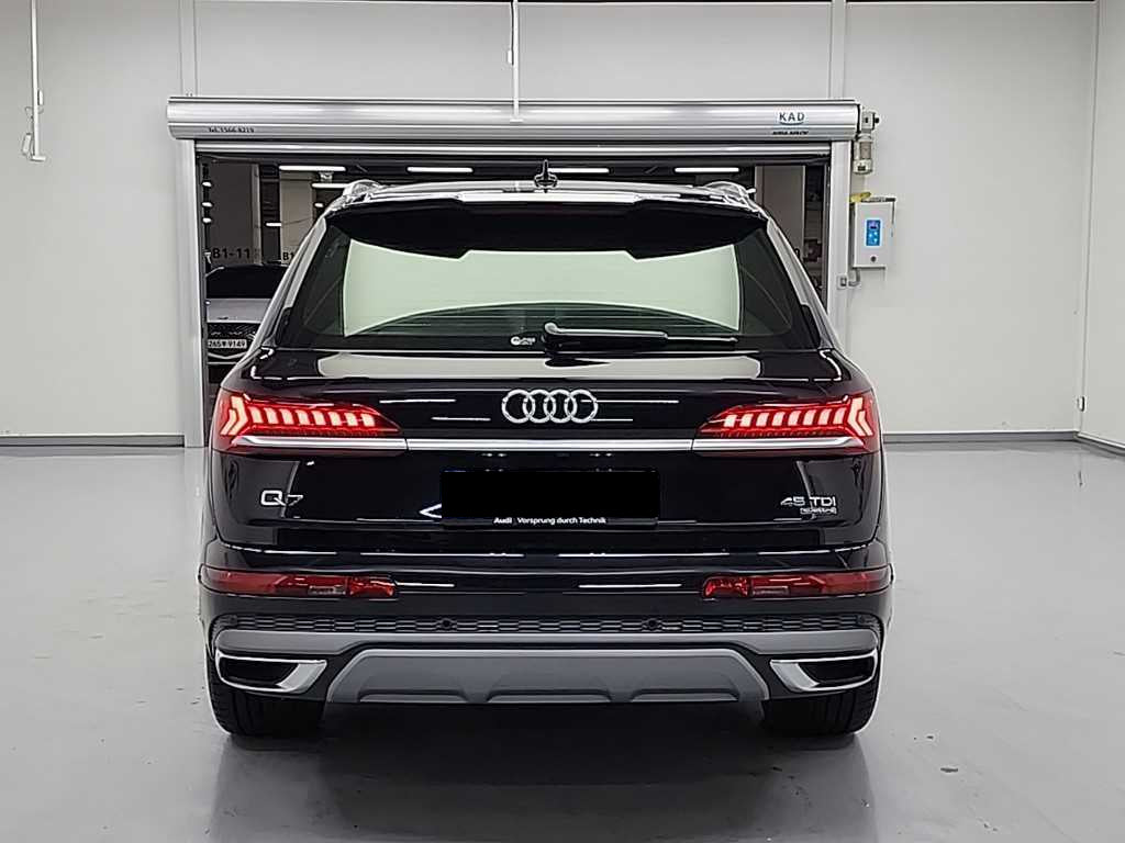 Audi Q7 — photo 03