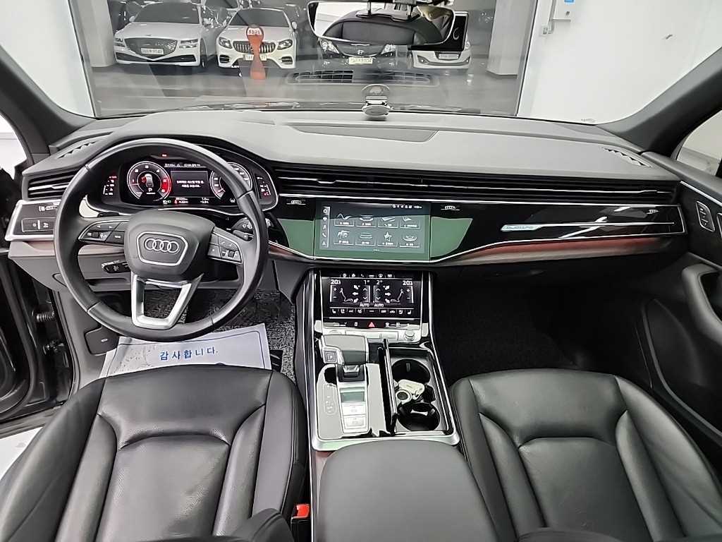 Audi Q7 — photo 07