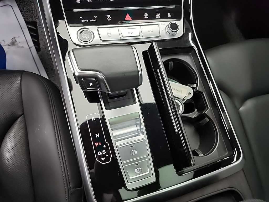 Audi Q7 — photo 08