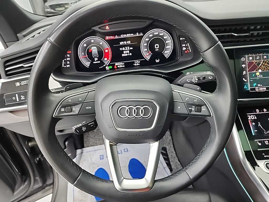 Audi Q7 — photo 09