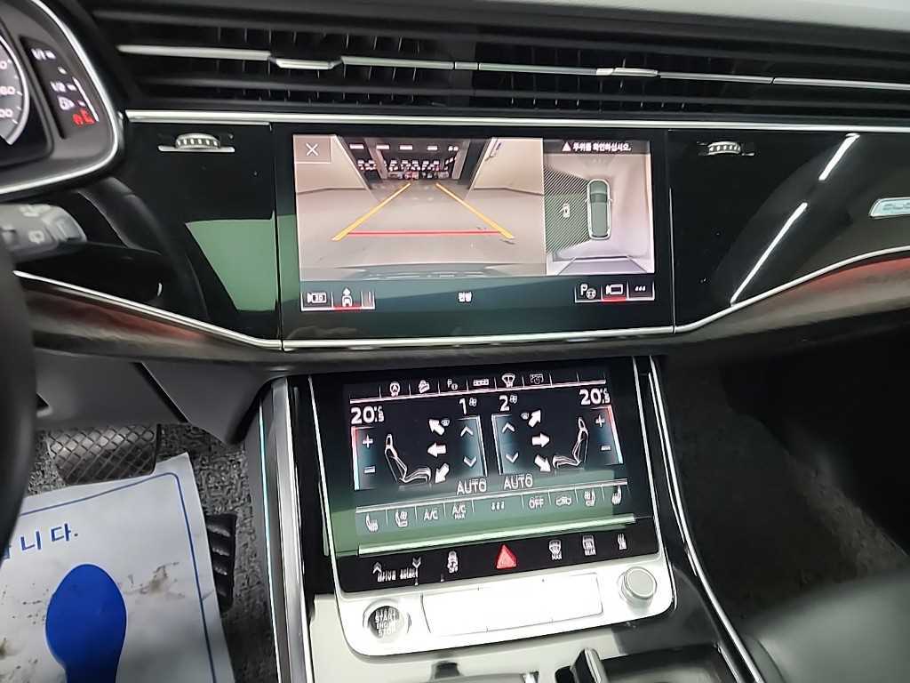Audi Q7 — photo 10