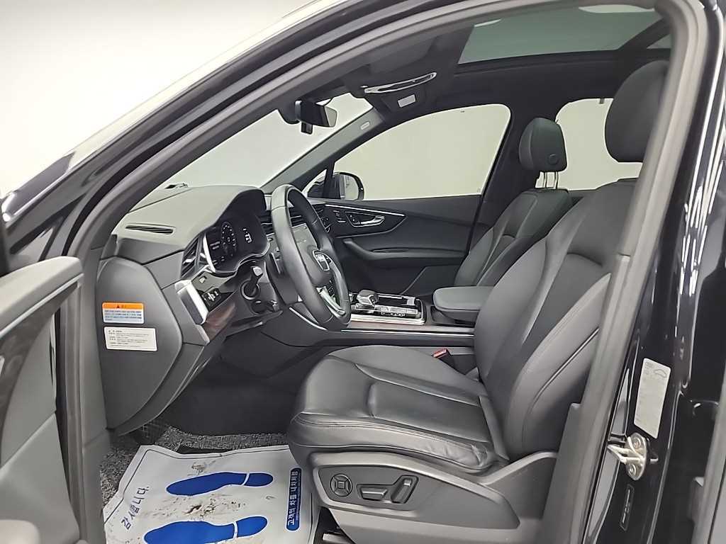 Audi Q7 — photo 11