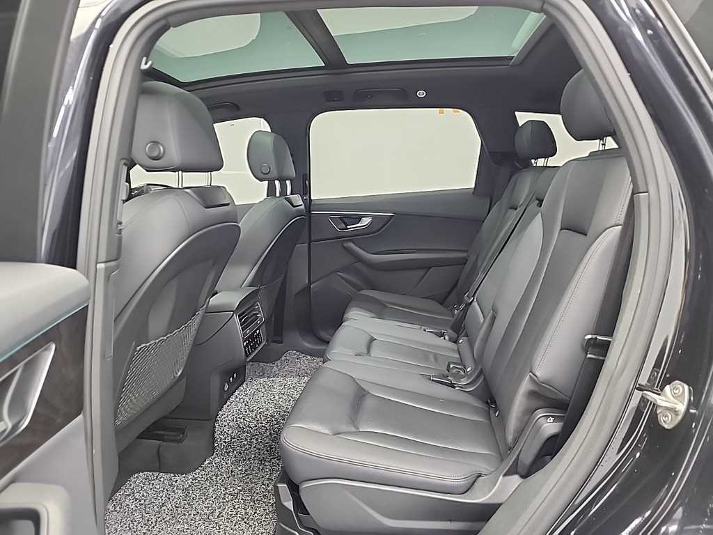 Audi Q7 — photo 12