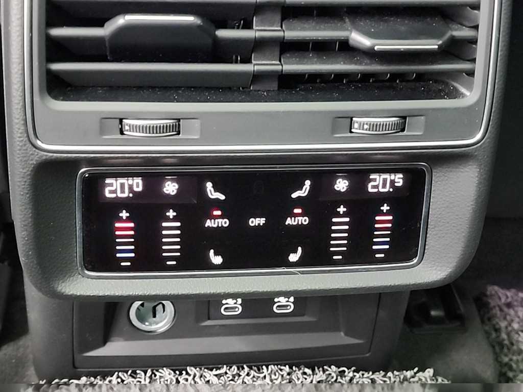 Audi Q7 — photo 13