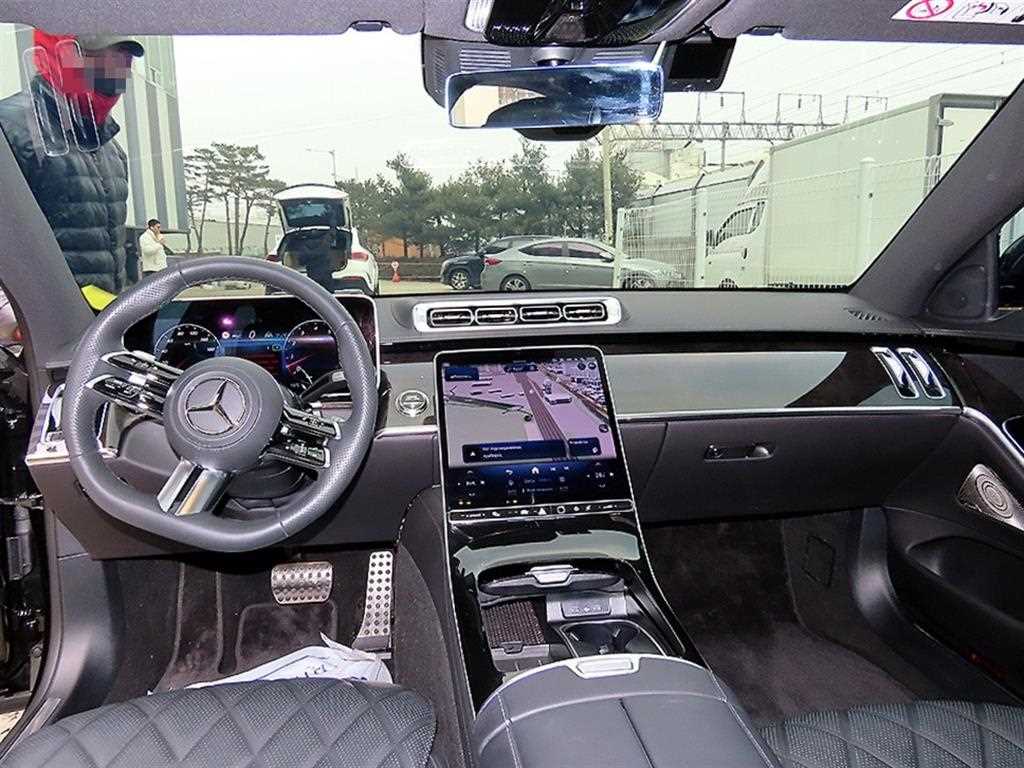 Mercedes-Benz S-Class — photo 07