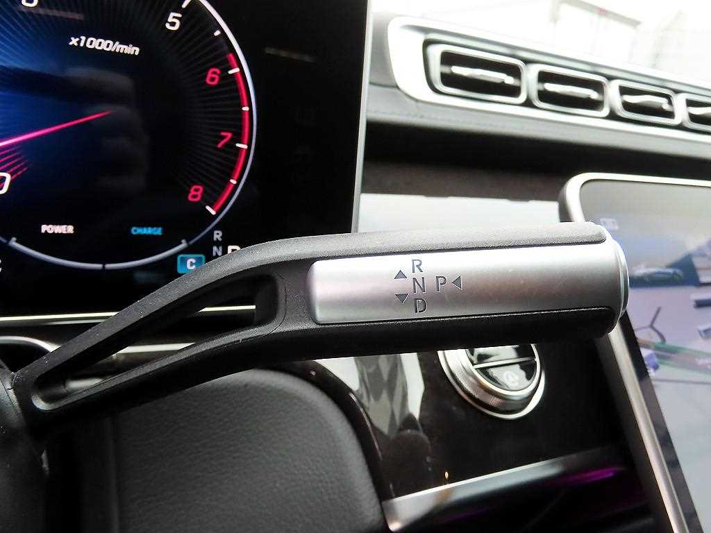 Mercedes-Benz S-Class — photo 11