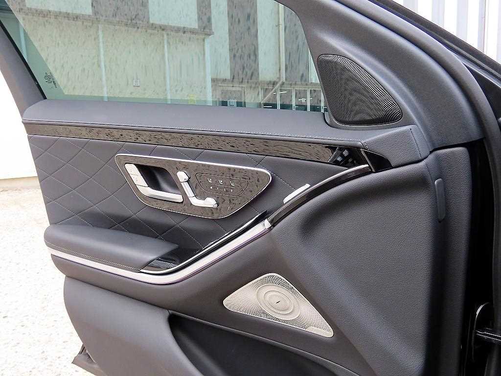 Mercedes-Benz S-Class — photo 12