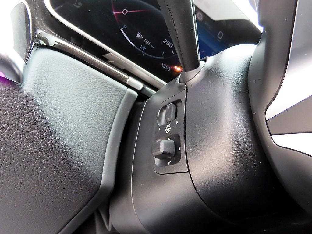 Mercedes-Benz S-Class — photo 13