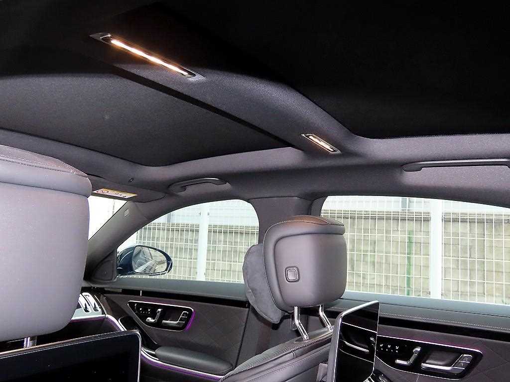 Mercedes-Benz S-Class — photo 16