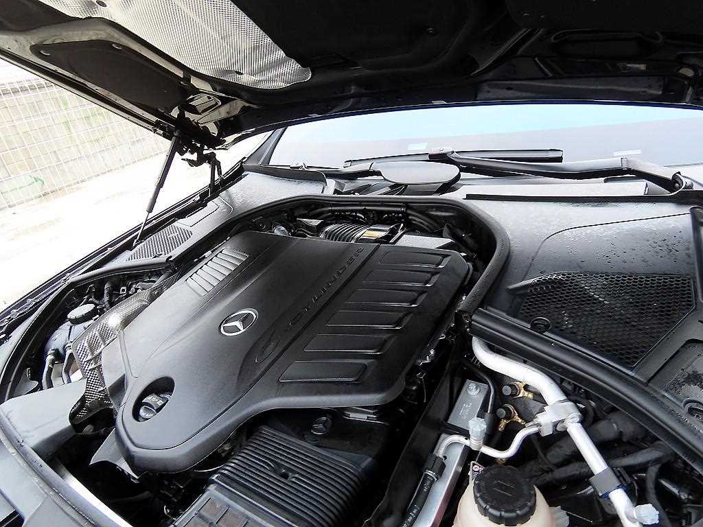Mercedes-Benz S-Class — photo 19