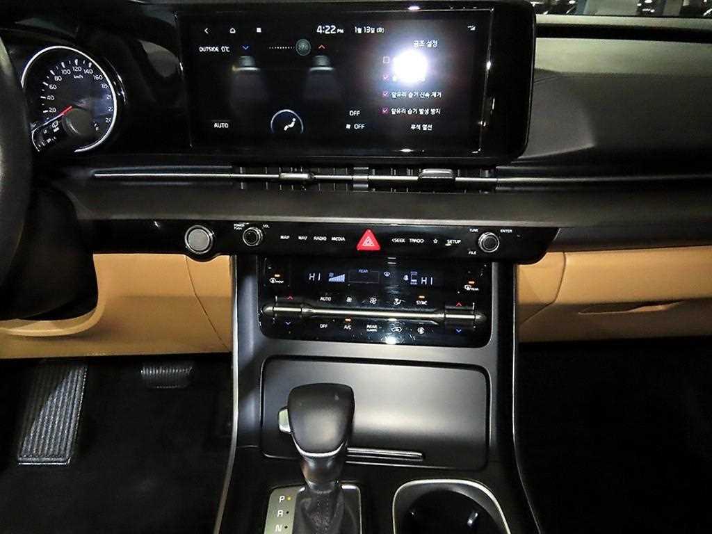 Kia Carnival — photo 11