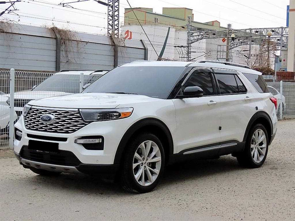 Ford Explorer — photo 01