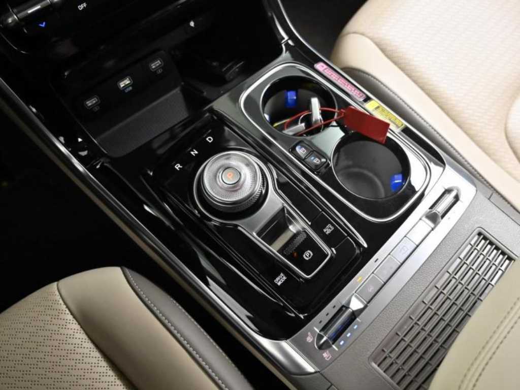 Kia Carnival — photo 09