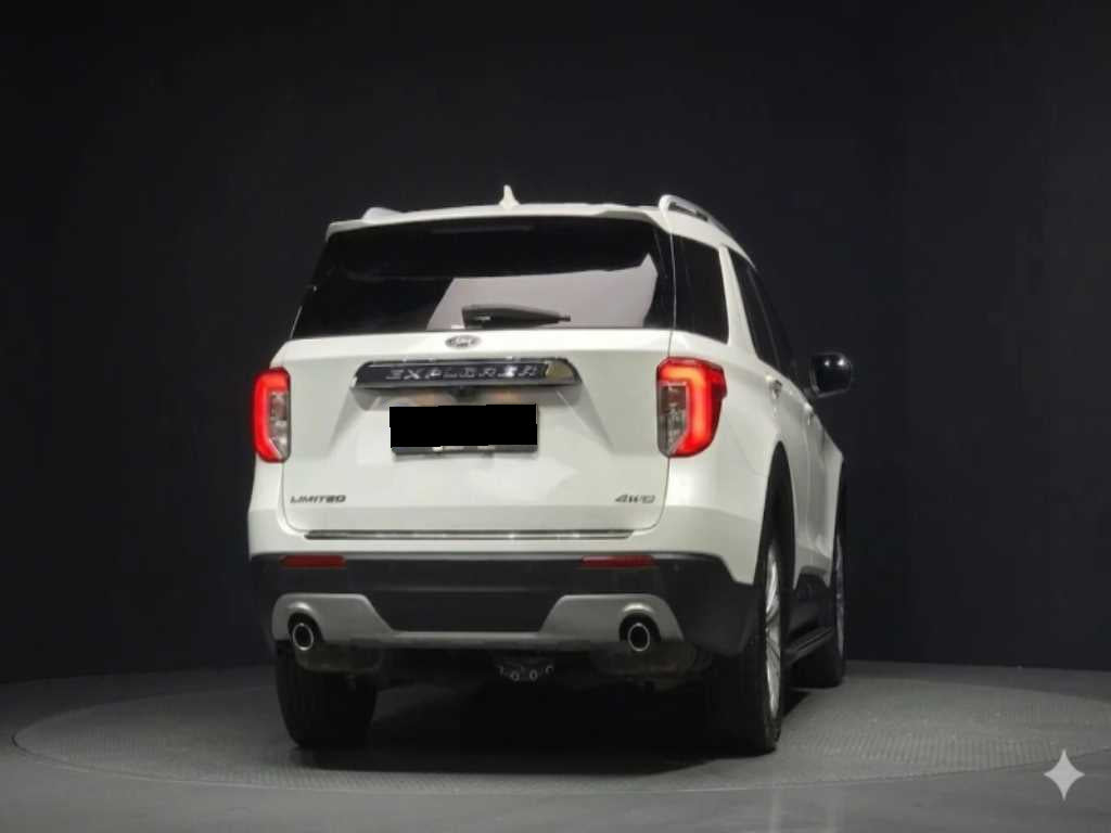 Ford Explorer — photo 02