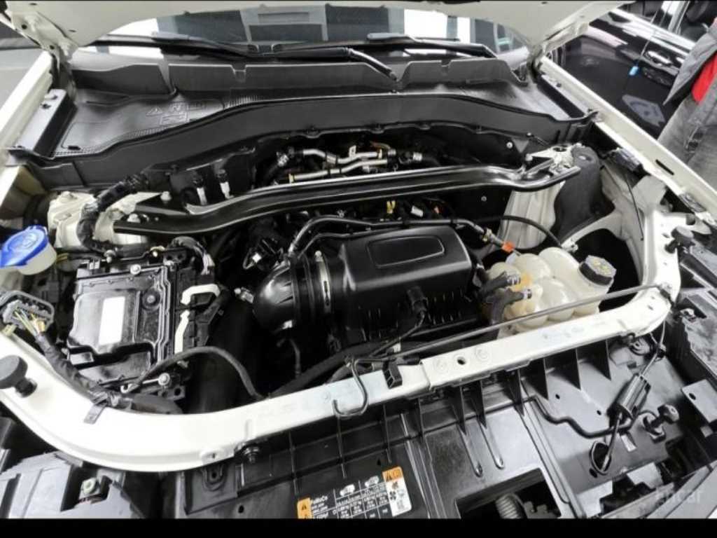 Ford Explorer — photo 05