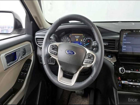 Ford Explorer — photo 08