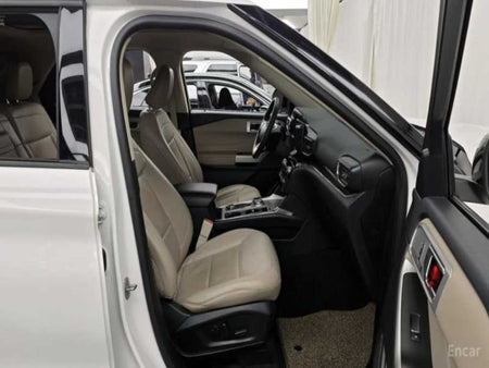 Ford Explorer — photo 10