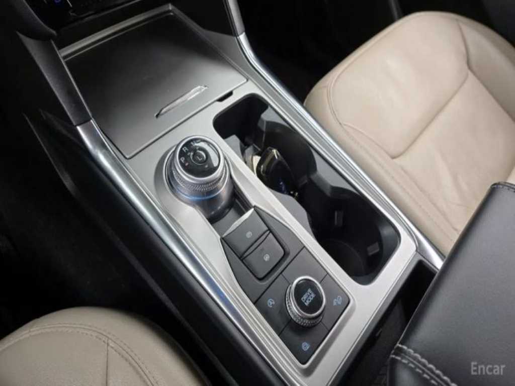 Ford Explorer — photo 15