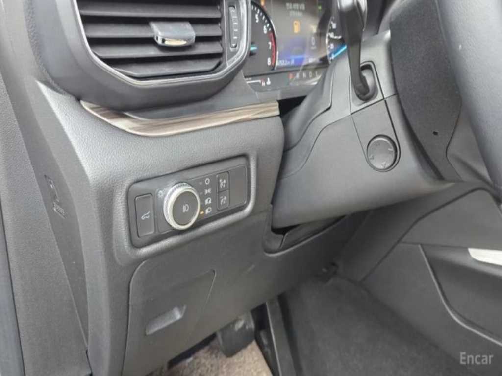 Ford Explorer — photo 16