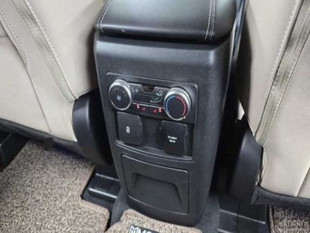 Ford Explorer — photo 18