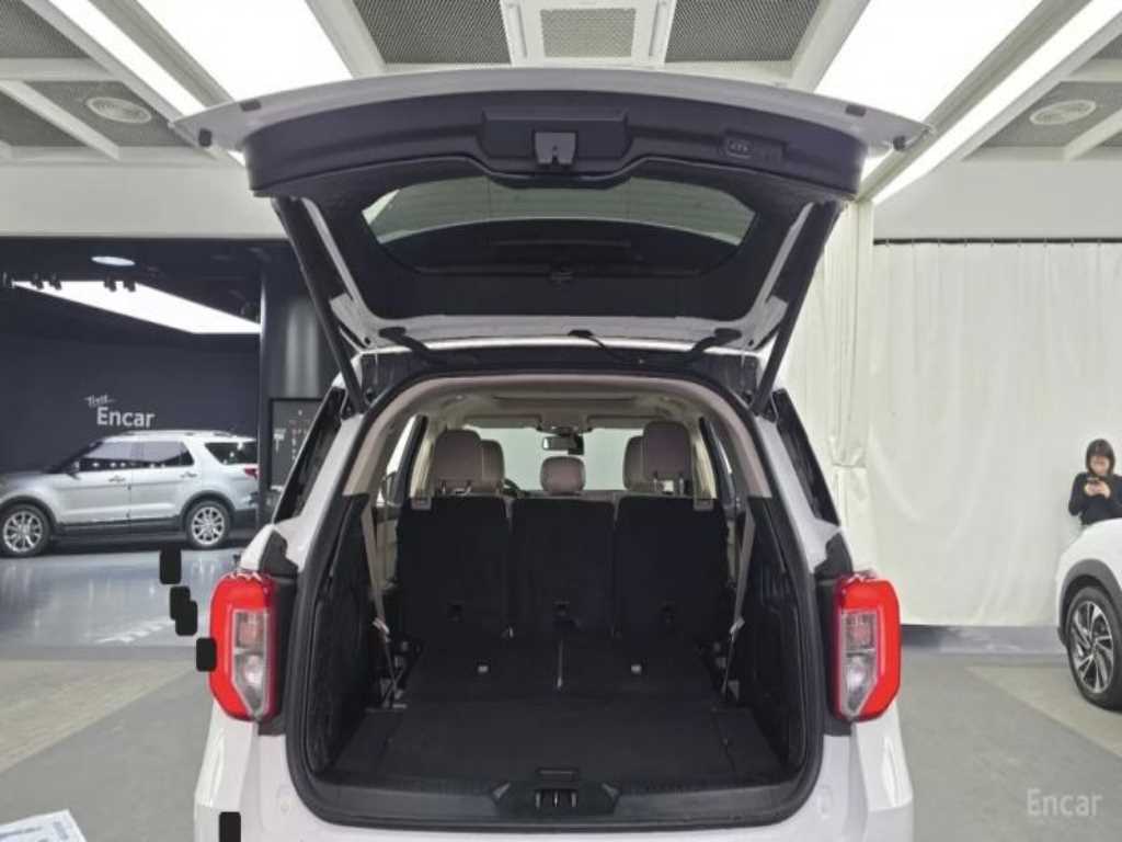 Ford Explorer — photo 19