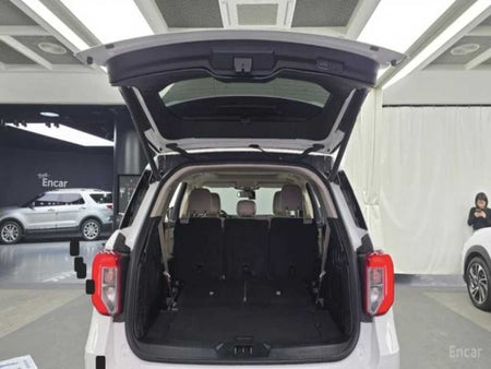 Ford Explorer — photo 19